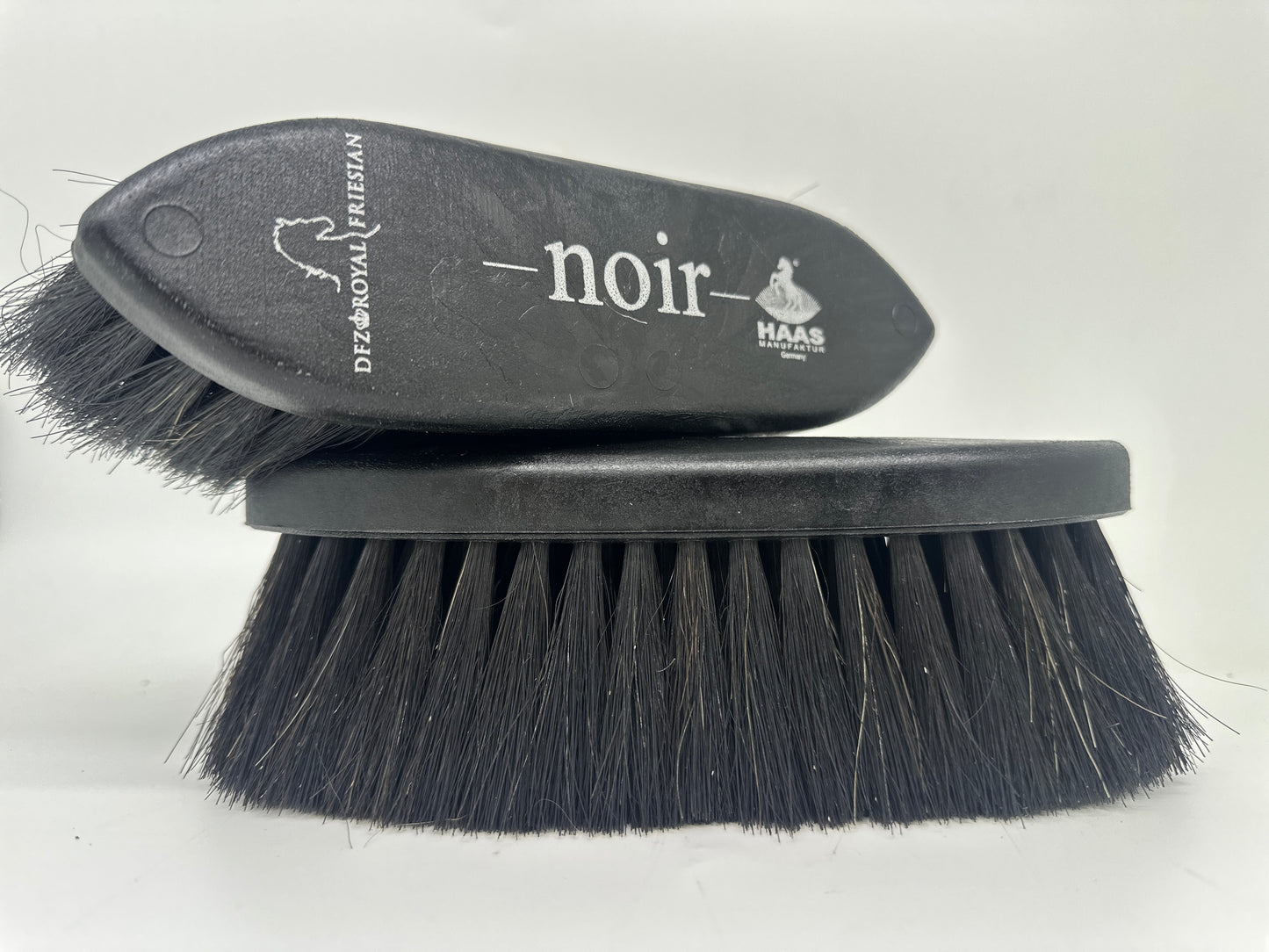 Die Noir – Wurzelbürste von HAAS