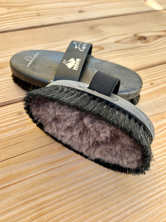 Die kleine Diva – Lammfellbürste von HAAS